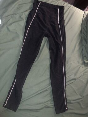 Beyond Yoga Black Leggings with White Side Piping